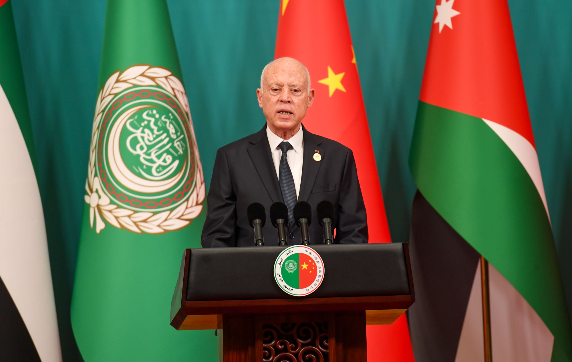 رئيس الجمهورية من الصين:  المجتمع الإنساني بدأ يتشكل بطريقة جديدة ويتجاوز النظام الدولي القديم